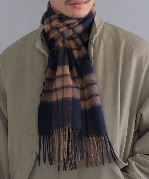 SHIPS（シップス）の「SHIPS: ウール/カシミヤ ベーシック チェック マフラー（マフラー・メンズ・ブラック/カーキ/ダークグレー/キャメル/ワイン/ネイビー・ONE SIZE）」の13枚目の写真