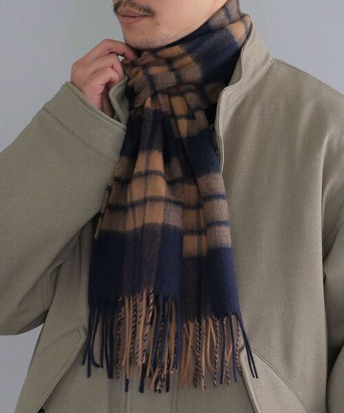 SHIPS（シップス）の「SHIPS: ウール/カシミヤ ベーシック チェック マフラー（マフラー・メンズ・ブラック/カーキ/ダークグレー/キャメル/ワイン/ネイビー・ONE SIZE）」の14枚目の写真