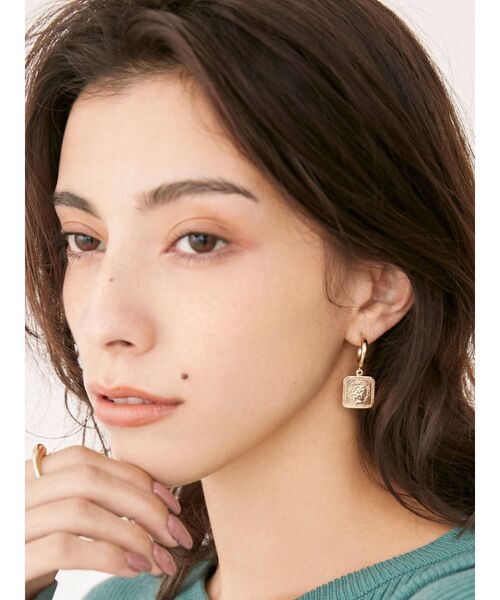 EVRIS(エヴリス)の「SQUARE COIN SIMPLE ピアス(ピアス(両耳用)・レディース・シルバー/ゴールド・FREE)」の3枚目の写真