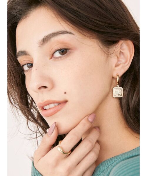 EVRIS(エヴリス)の「SQUARE COIN SIMPLE ピアス(ピアス(両耳用)・レディース・シルバー/ゴールド・FREE)」の4枚目の写真