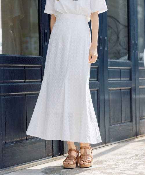 mysty woman(ミスティウーマン)の「刺繍レースマーメイドスカート 272565(スカート・レディース・ブラウン/オフホワイト/ピンク・FREE)」の2枚目の写真