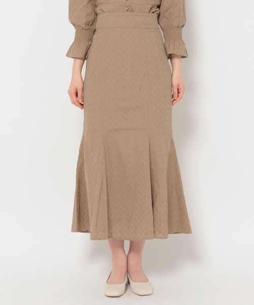 mysty woman(ミスティウーマン)の「刺繍レースマーメイドスカート 272565(スカート・レディース・ブラウン/オフホワイト/ピンク・FREE)」の4枚目の写真