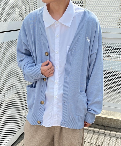 PairPair(ペアペア)の「ワンポイントVネック刺繍カーディガン(ユニセックス)(カーディガン/ボレロ・メンズ・ピンク/オレンジ/アイボリー/イエロー/ライトブルー・MEDIUM/LARGE)」の1枚目の写真