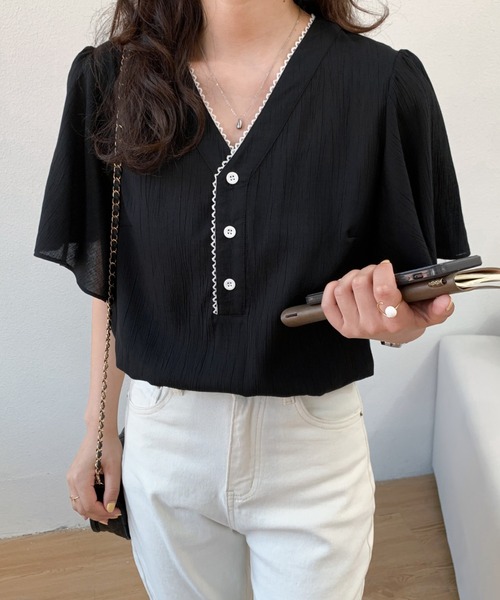 ABITOKYO(アビトーキョー)の「ボリューミー袖フリルVネックブラウス(Tシャツ/カットソー・レディース・ホワイト/ベージュ/サックスブルー/グリーン/ブラック/ネイビー・FREE)」の3枚目の写真