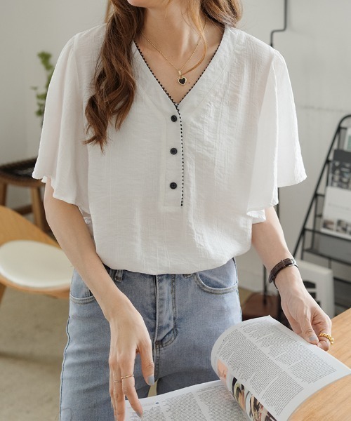 ABITOKYO(アビトーキョー)の「ボリューミー袖フリルVネックブラウス(Tシャツ/カットソー・レディース・ホワイト/ベージュ/サックスブルー/グリーン/ブラック/ネイビー・FREE)」の7枚目の写真