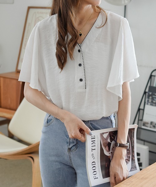 ABITOKYO(アビトーキョー)の「ボリューミー袖フリルVネックブラウス(Tシャツ/カットソー・レディース・ホワイト/ベージュ/サックスブルー/グリーン/ブラック/ネイビー・FREE)」の9枚目の写真