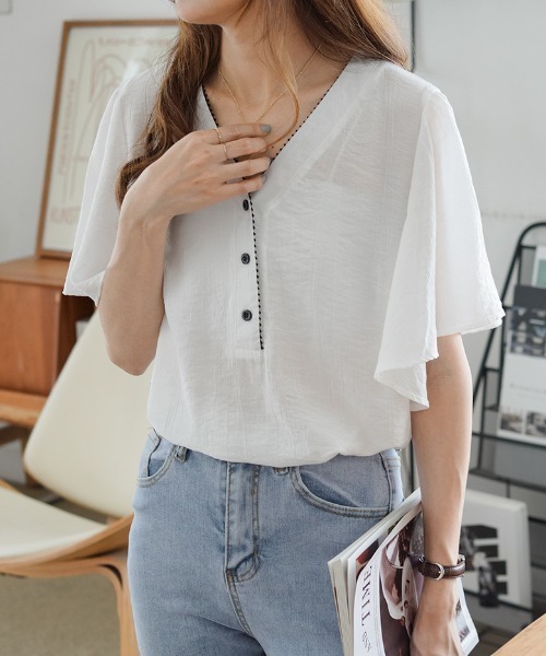 ABITOKYO(アビトーキョー)の「ボリューミー袖フリルVネックブラウス(Tシャツ/カットソー・レディース・ホワイト/ベージュ/サックスブルー/グリーン/ブラック/ネイビー・FREE)」の10枚目の写真