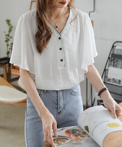 ABITOKYO(アビトーキョー)の「ボリューミー袖フリルVネックブラウス(Tシャツ/カットソー・レディース・ホワイト/ベージュ/サックスブルー/グリーン/ブラック/ネイビー・FREE)」の11枚目の写真