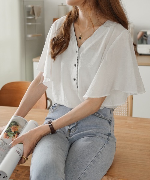ABITOKYO(アビトーキョー)の「ボリューミー袖フリルVネックブラウス(Tシャツ/カットソー・レディース・ホワイト/ベージュ/サックスブルー/グリーン/ブラック/ネイビー・FREE)」の15枚目の写真