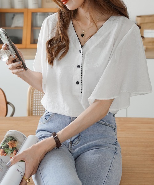 ABITOKYO(アビトーキョー)の「ボリューミー袖フリルVネックブラウス(Tシャツ/カットソー・レディース・ホワイト/ベージュ/サックスブルー/グリーン/ブラック/ネイビー・FREE)」の16枚目の写真