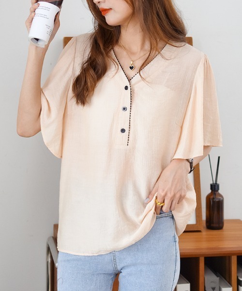 ABITOKYO(アビトーキョー)の「ボリューミー袖フリルVネックブラウス(Tシャツ/カットソー・レディース・ホワイト/ベージュ/サックスブルー/グリーン/ブラック/ネイビー・FREE)」の22枚目の写真