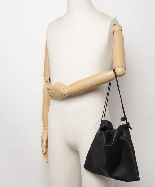 Uncut Bound（アンカットバウンド）の「Dono(ドーノ)　レザー巾着バッグ（ショルダーバッグ・レディース・グレー/ブラック・FREE）」の6枚目の写真