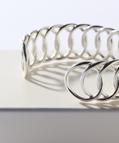 Lui's（ルイス）の「アクセサリーブランド【Ah / アー】ツイストバングル（バングル/リストバンド・メンズ・シルバー・FREE）」の5枚目の写真