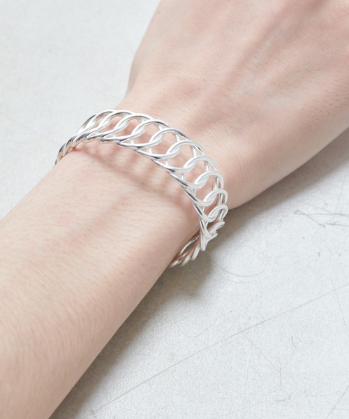 Lui's（ルイス）の「アクセサリーブランド【Ah / アー】ツイストバングル（バングル/リストバンド・メンズ・シルバー・FREE）」の7枚目の写真