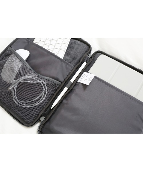 Brunch Brother（ブランチブラザー）の「iPad用ポーチ･11インチ タブレットケース ブランチブラザー/ROMANE（ロマネ）（PC・タブレットケース・レディース・グレー/アイボリー・FREE）」の7枚目の写真
