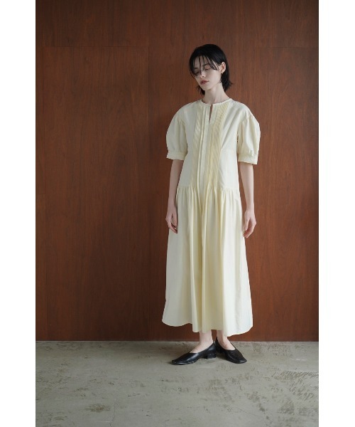 CLANE(クラネ)の「PIN TUCK VOLUME ONE PIECE(ワンピース・レディース・ブラック/アイボリー・1/2)」の15枚目の写真