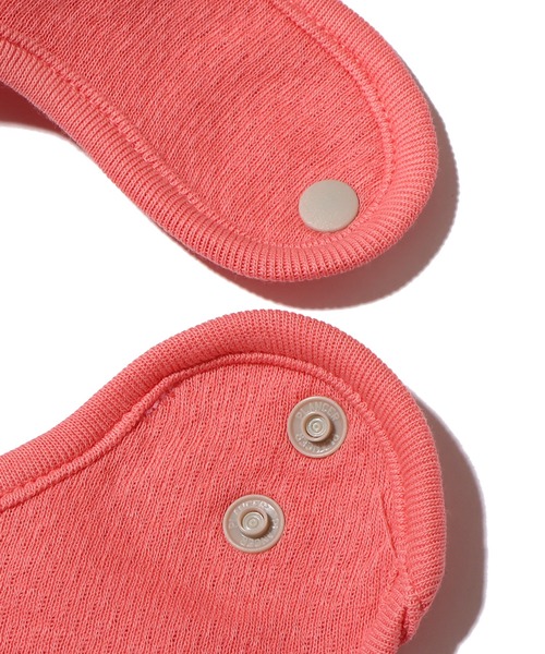 THE NORTH FACE（ザノースフェイス）の「THE NORTH FACE BABY BIB / ザ・ノース・フェイス ベビービブ（スタイ/よだれかけ・キッズ・ピンク/オリーブ/ホワイト・FREE）」の7枚目の写真