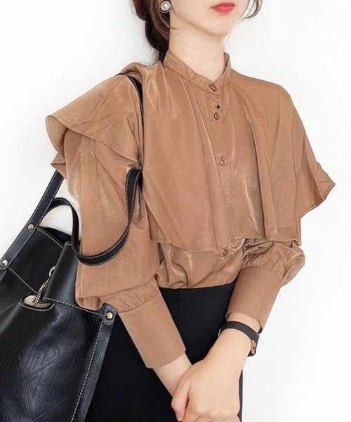 toucher du brise（トゥシェドブリーズ）の「ケープ風 ヨーク バンドカラーシャツ（シャツ/ブラウス・レディース・ブラック/オフホワイト/グリーン/キャメル・M/L）」の4枚目の写真