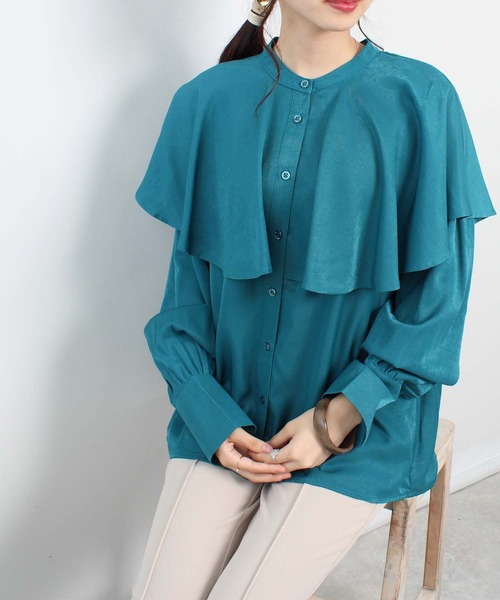 toucher du brise（トゥシェドブリーズ）の「ケープ風 ヨーク バンドカラーシャツ（シャツ/ブラウス・レディース・ブラック/オフホワイト/グリーン/キャメル・M/L）」の5枚目の写真