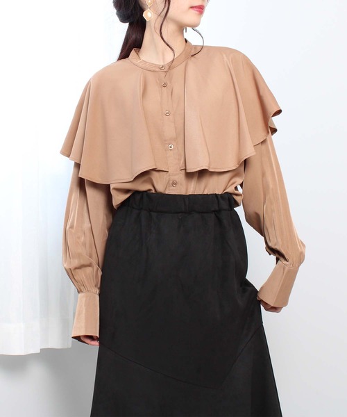 toucher du brise（トゥシェドブリーズ）の「ケープ風 ヨーク バンドカラーシャツ（シャツ/ブラウス・レディース・ブラック/オフホワイト/グリーン/キャメル・M/L）」の6枚目の写真