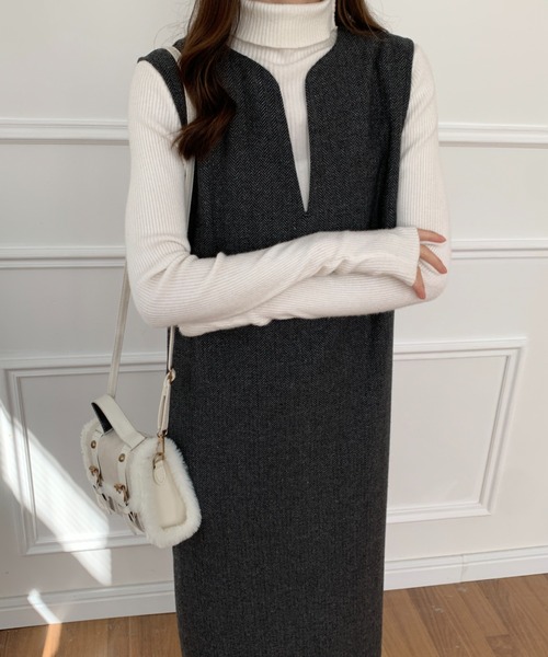 ECLIN（エクラン）の「バックスリットスキッパーロングジャンパースカート（ジャンパースカート・レディース・ブラック/ブラウン/グレー・S/M）」の4枚目の写真