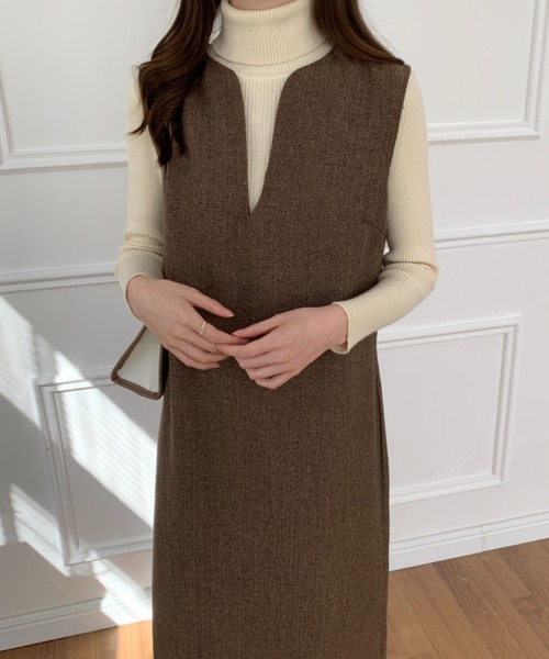ECLIN（エクラン）の「バックスリットスキッパーロングジャンパースカート（ジャンパースカート・レディース・ブラック/ブラウン/グレー・S/M）」の21枚目の写真