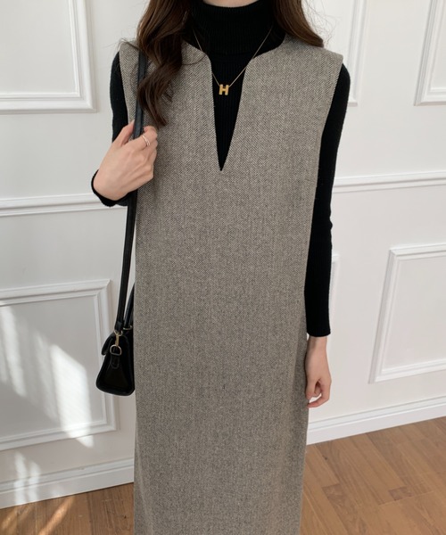 ECLIN（エクラン）の「バックスリットスキッパーロングジャンパースカート（ジャンパースカート・レディース・ブラック/ブラウン/グレー・S/M）」の17枚目の写真