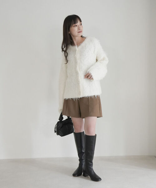 fredy emue（フレディエミュ）の「【新色追加！】パールボタン シャギーカーディガン（カーディガン/ボレロ・レディース・サックスブルー/グレー/オフホワイト/ベージュ・38）」の5枚目の写真