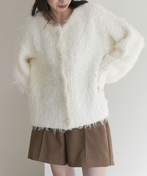 fredy emue（フレディエミュ）の「【新色追加！】パールボタン シャギーカーディガン（カーディガン/ボレロ・レディース・サックスブルー/グレー/オフホワイト/ベージュ・38）」の10枚目の写真