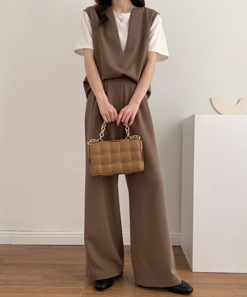 スキッパネックノースリーブブラウス＆ウエストタックセミワイドパンツセットアップ