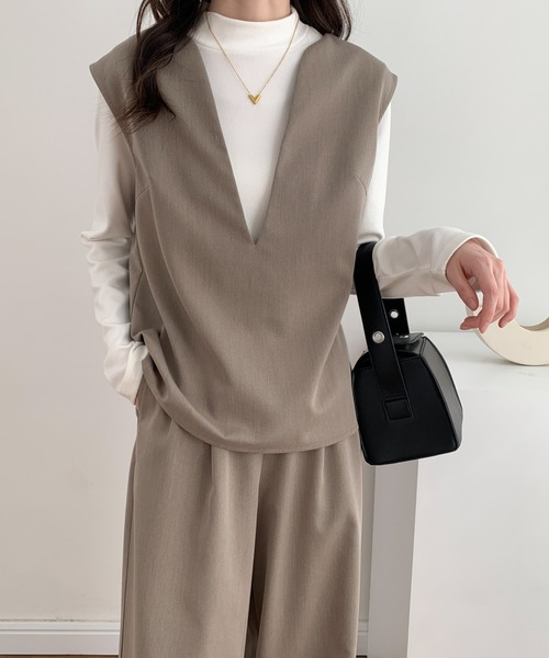 スキッパネックノースリーブブラウス＆ウエストタックセミワイドパンツセットアップ