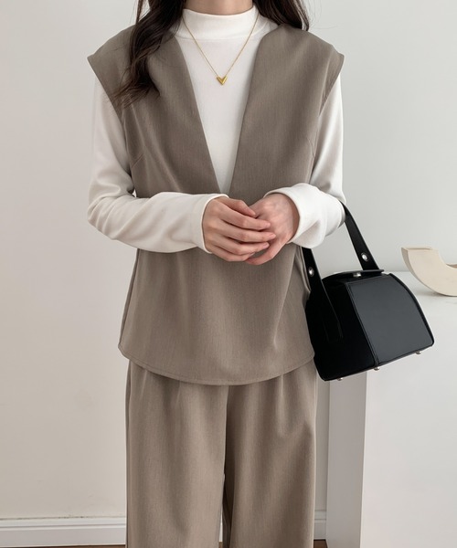 スキッパネックノースリーブブラウス＆ウエストタックセミワイドパンツセットアップ