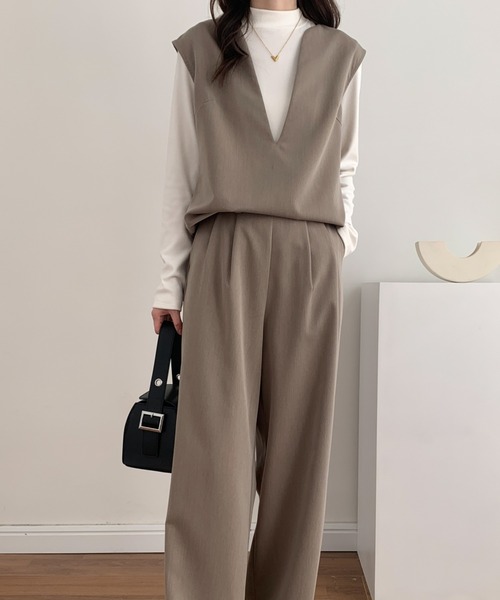 スキッパネックノースリーブブラウス＆ウエストタックセミワイドパンツセットアップ