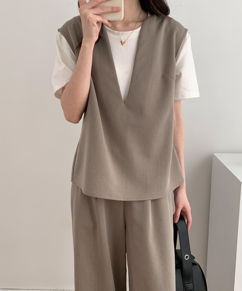 スキッパネックノースリーブブラウス＆ウエストタックセミワイドパンツセットアップ