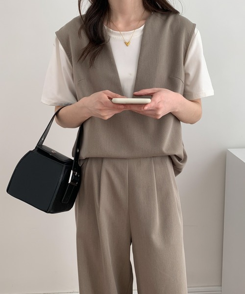 スキッパネックノースリーブブラウス＆ウエストタックセミワイドパンツセットアップ