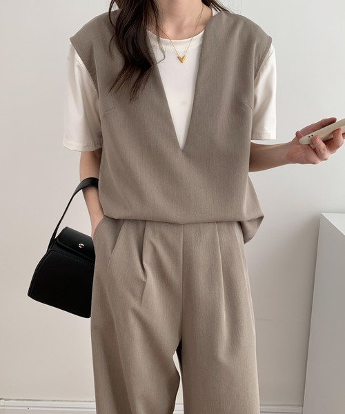 スキッパネックノースリーブブラウス＆ウエストタックセミワイドパンツセットアップ