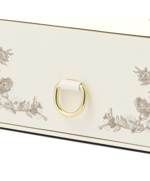 Francfranc（フランフラン）の「エンブロイダリーフラワー コスメ