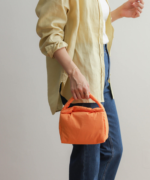 URBAN RESEARCH DOORS(アーバンリサーチドアーズ)の「クッションハンドバッグ(ハンドバッグ・レディース・ブラック/オフホワイト/オレンジ・-)」の5枚目の写真