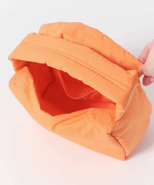 URBAN RESEARCH DOORS(アーバンリサーチドアーズ)の「クッションハンドバッグ(ハンドバッグ・レディース・ブラック/オフホワイト/オレンジ・-)」の12枚目の写真
