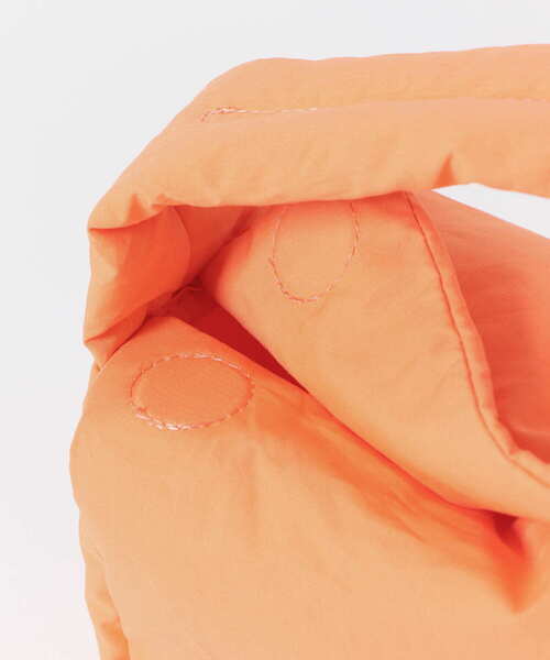 URBAN RESEARCH DOORS(アーバンリサーチドアーズ)の「クッションハンドバッグ(ハンドバッグ・レディース・ブラック/オフホワイト/オレンジ・-)」の13枚目の写真