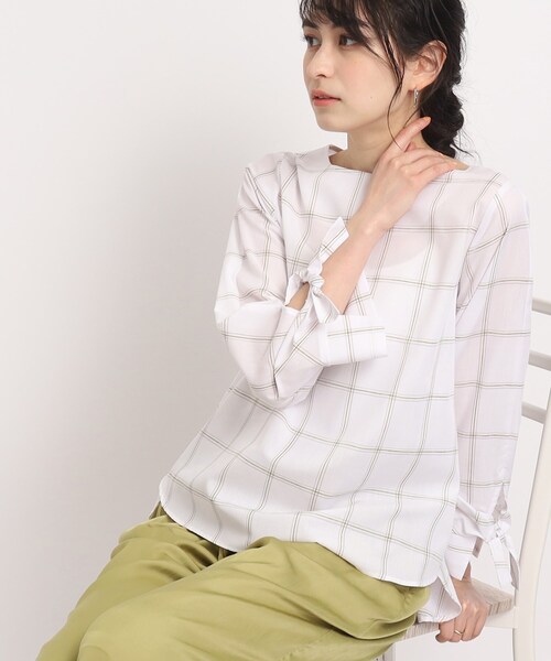 DRESKIP（ドレスキップ）の「◆【ワンポイントリボンで女性らしく】先染め袖リボン9分袖ブラウス（シャツ/ブラウス・レディース・グリーン系その他4/ホワイト系4/ネイビー系2/ピンク系/ピンク系7/オフホワイト・02/04/03）」の3枚目の写真
