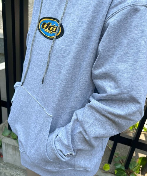 ddp(ディーディーピー)の「【 ddp / ディーディーピー 】 オーバーロゴスウェットパーカー OVAL LOGO SWEAT PARKAA 5306-113AA01 MNF(パーカー・メンズ・グレー/ブラック/イエロー・MEDIUM/LARGE)」の9枚目の写真