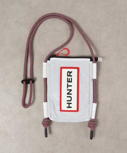 HUNTER(ハンター)の「HUNTER トラベル リップストップ フォンポーチ(ショルダーバッグ・メンズ・ホワイト/カーキ/ブラック/ホワイト×レッド/オレンジ/グリーン/ピンク/ホワイト系その他/ブルー/ブラック×ピンク/ブラウン/ベージュ/アイボリー/ブルー系その他/シルバー/オレンジ系その他/ホワイト×ブルー/ブラック×カーキ・FREE)」の4枚目の写真