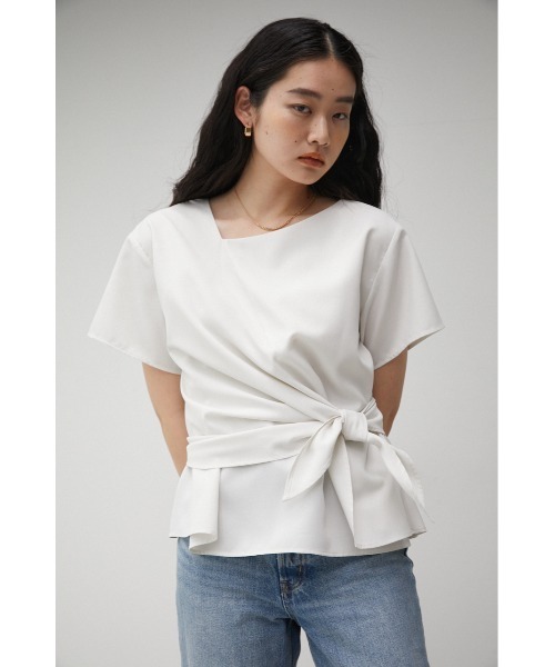 AZUL by moussy（アズールバイマウジー）の「2WAY SIDE TIE BLOUSE/2WAYサイドタイブラウス（Tシャツ/カットソー・レディース・ブラック/オフホワイト/ライトグリーン・SMALL/MEDIUM）」の5枚目の写真