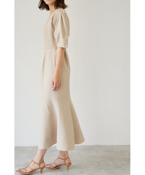 &. NOSTALGIA（アンドドットノスタルジア）の「【ZOZO限定】配色ステッチコクーンスリーブマーメイドワンピース（ワンピース・レディース・ブラック/グレー/グレイッシュベージュ・FREE/M）」の12枚目の写真