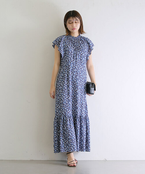 La TOTALITE（ラトータリテ）の「2wayネックフラワープリント
