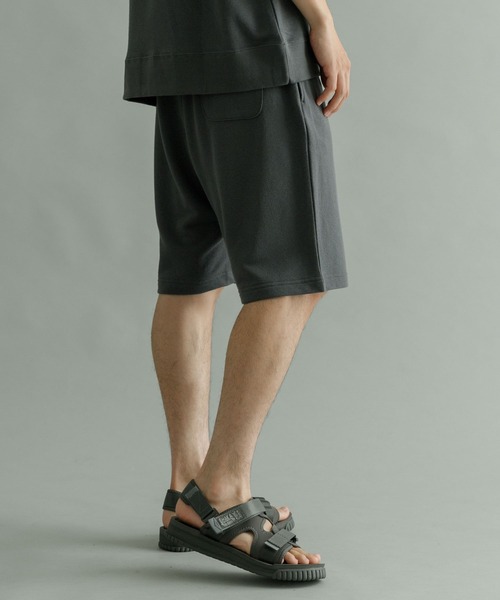 URBAN RESEARCH（アーバンリサーチ）の「ライトフレンチテリーイージーショーツ（その他パンツ・メンズ・グレー系その他/チャコールグレー/イエロー系その他・MEDIUM/LARGE）」の2枚目の写真