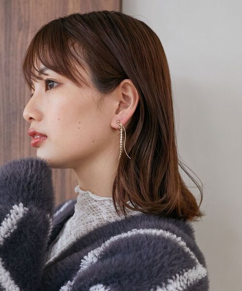 MAJESTIC LEGON(マジェスティックレゴン)の「ゆらゆらビジューイヤリング(イヤリング・レディース・A/B/C・FREE)」の7枚目の写真