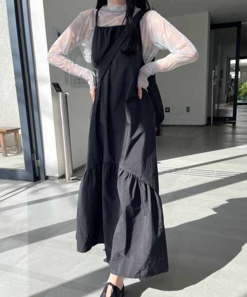 nemne store(ネンネストア)の「【低身長サイズあり】ナイロンキャミワンピース(ワンピース・レディース・ブラック/グレイッシュベージュ・MEDIUM/SMALL)」の4枚目の写真