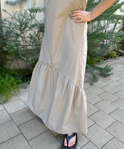 nemne store(ネンネストア)の「【低身長サイズあり】ナイロンキャミワンピース(ワンピース・レディース・ブラック/グレイッシュベージュ・MEDIUM/SMALL)」の14枚目の写真